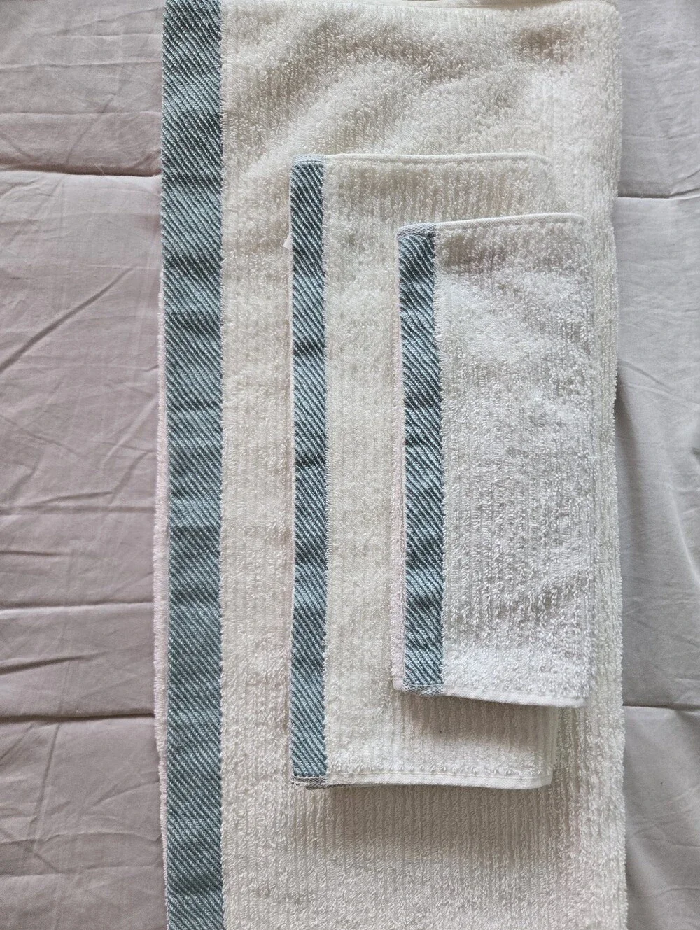 Better Homes & Gardens 3-pc Cream Bath Towel Set with Blue/Turquoise/Gray Trim